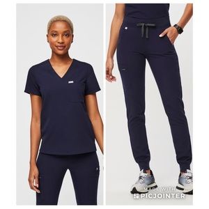 FIGS Women’s Navy Size M Catarina One-pocket top / Zamora Joggers